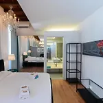 Colosseum Flat